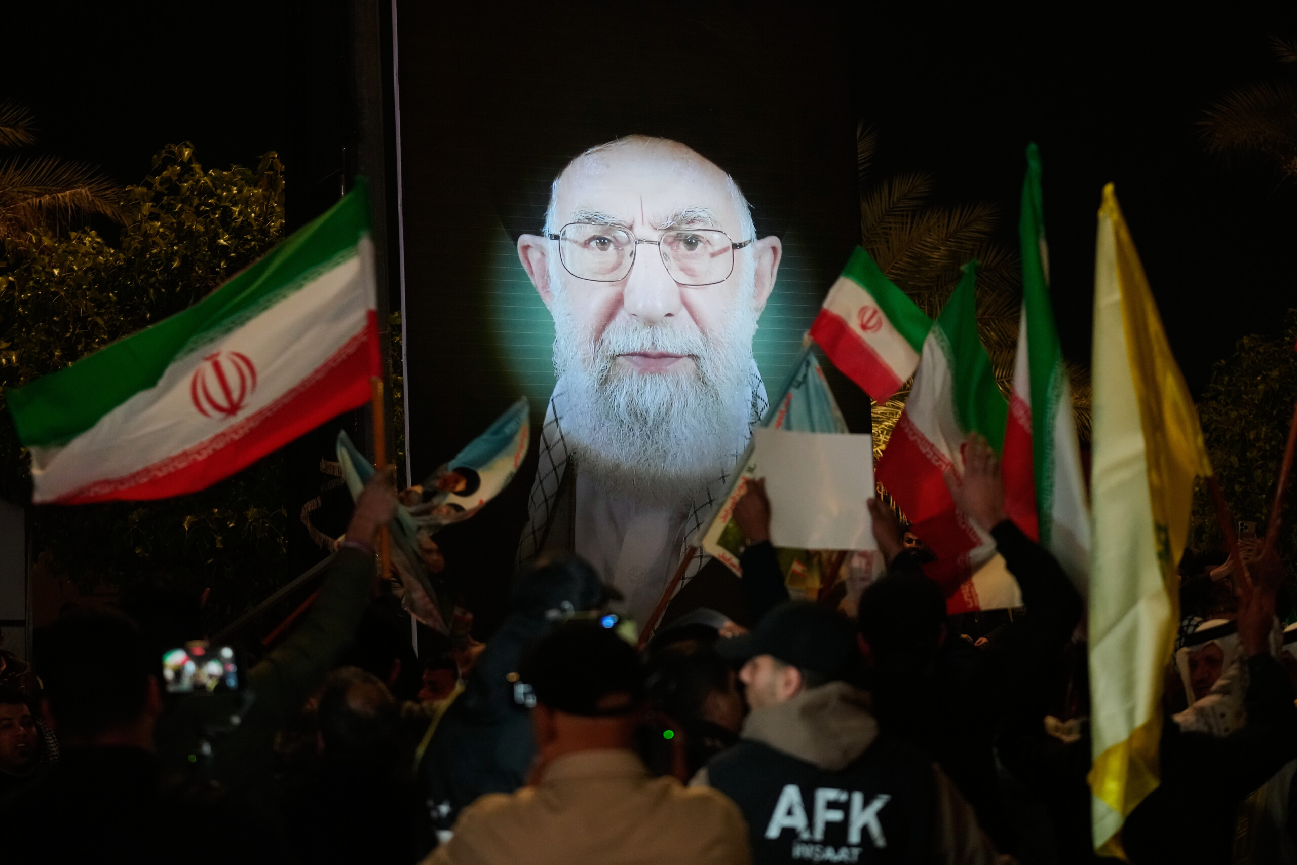 iran les pasdaran annoncent leur allegeance au nouveau guide supreme mojtaba khamenei scaled