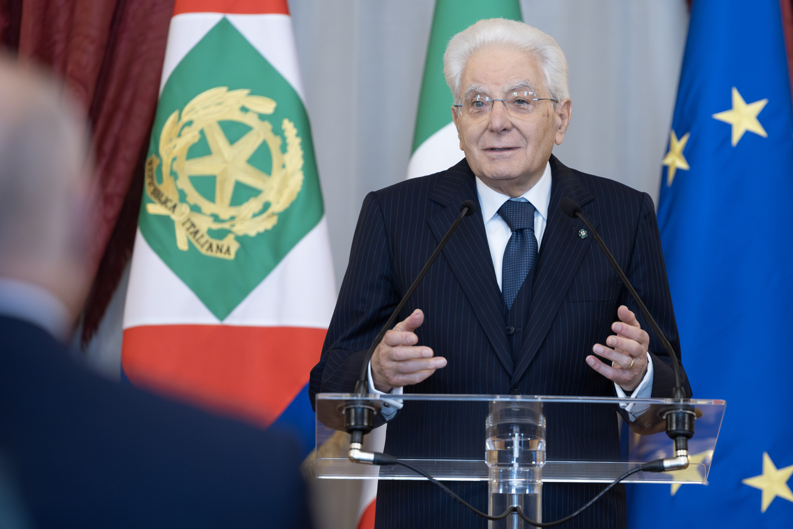 mattarella aujourdhui il y a une tendance a agir en dehors des regles et des organismes supranationaux scaled