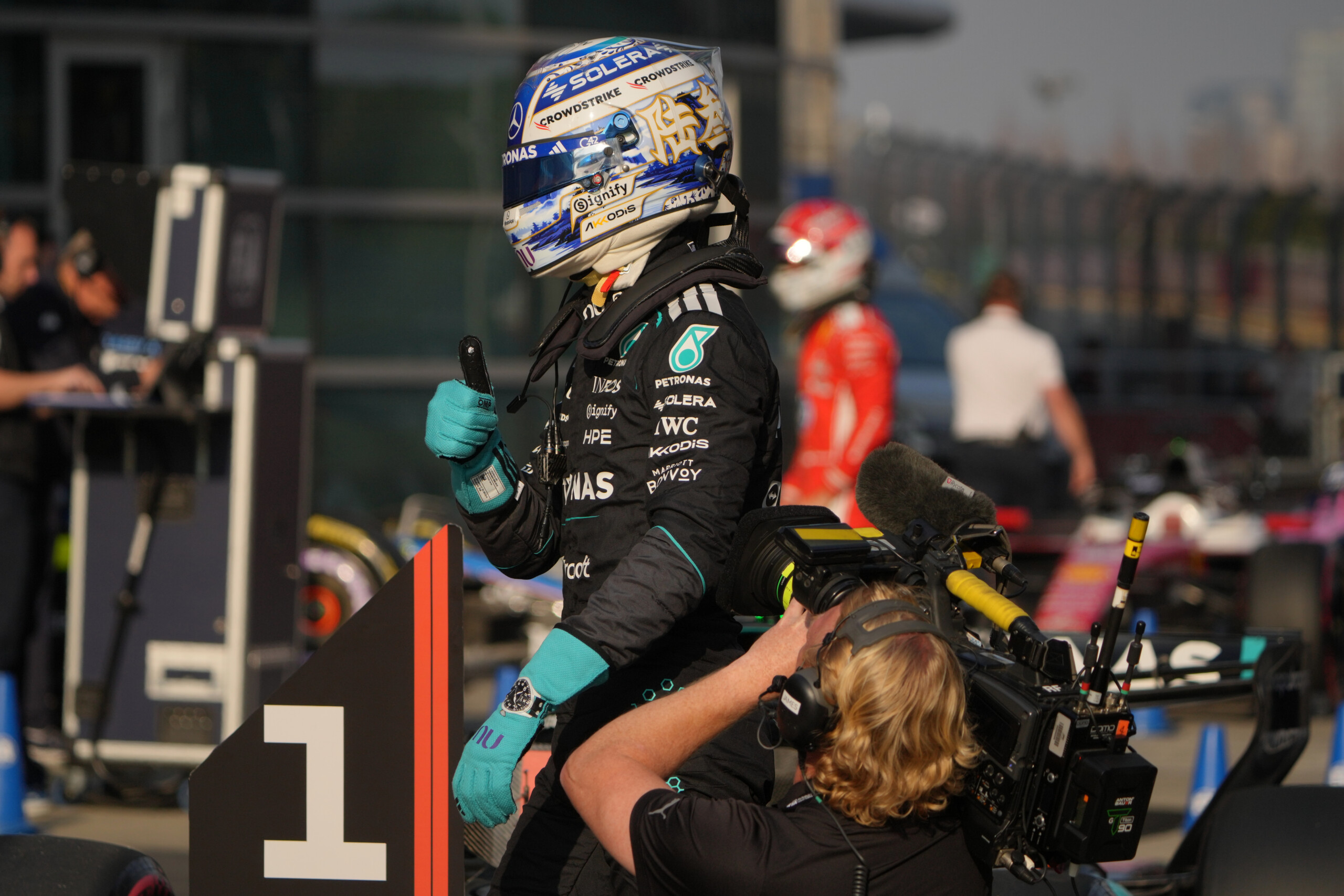 F1 : GP de Chine, Russell remporte la course sprint devant Leclerc et Hamilton 1 f1 gp de chine russell remporte la course sprint devant leclerc et hamilton scaled