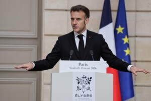 iran macron propose a israel des pourparlers directs avec le liban a paris