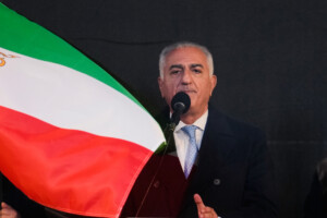 iran selon les medias plus de 50 partisans de reza pahlavi ont ete arretes