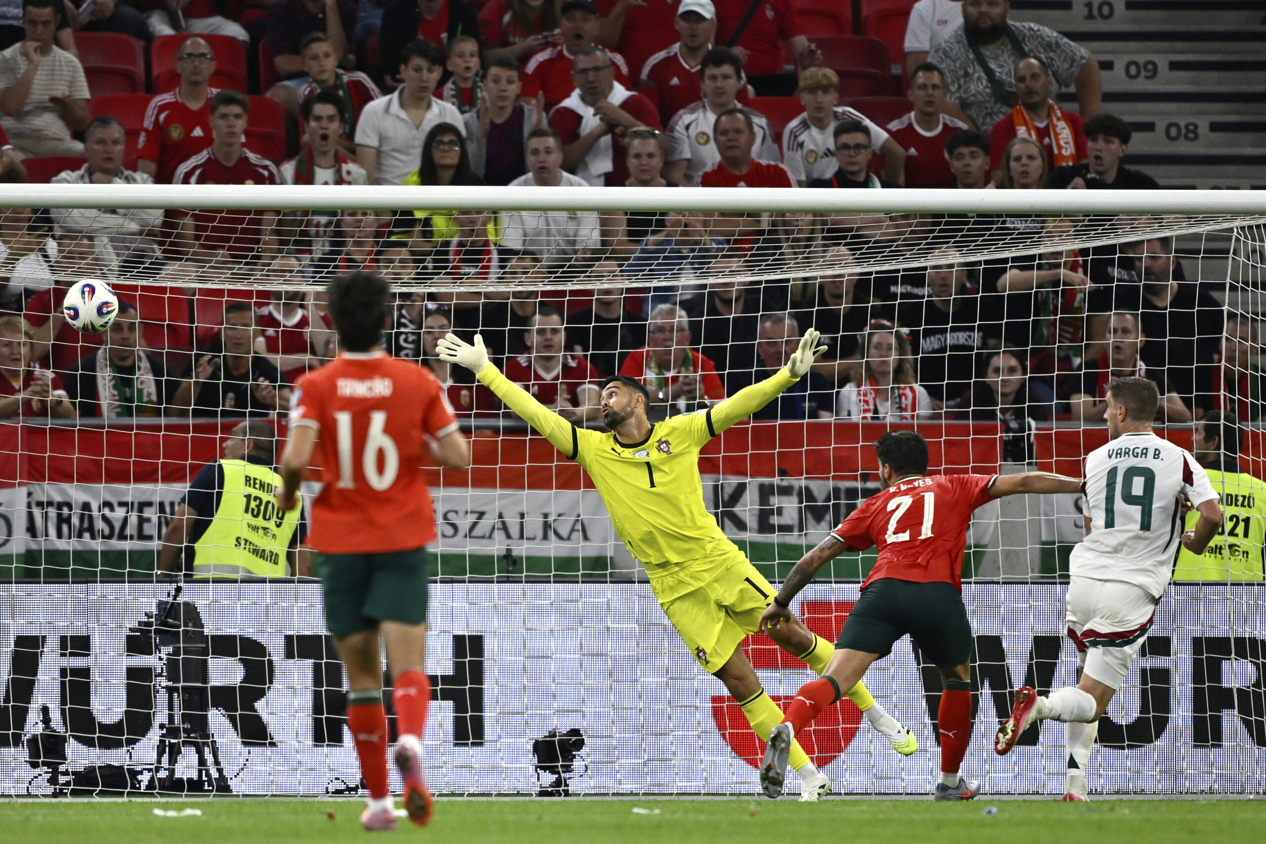 champions billets pour la finale de budapest en vente a partir daujourdhui scaled