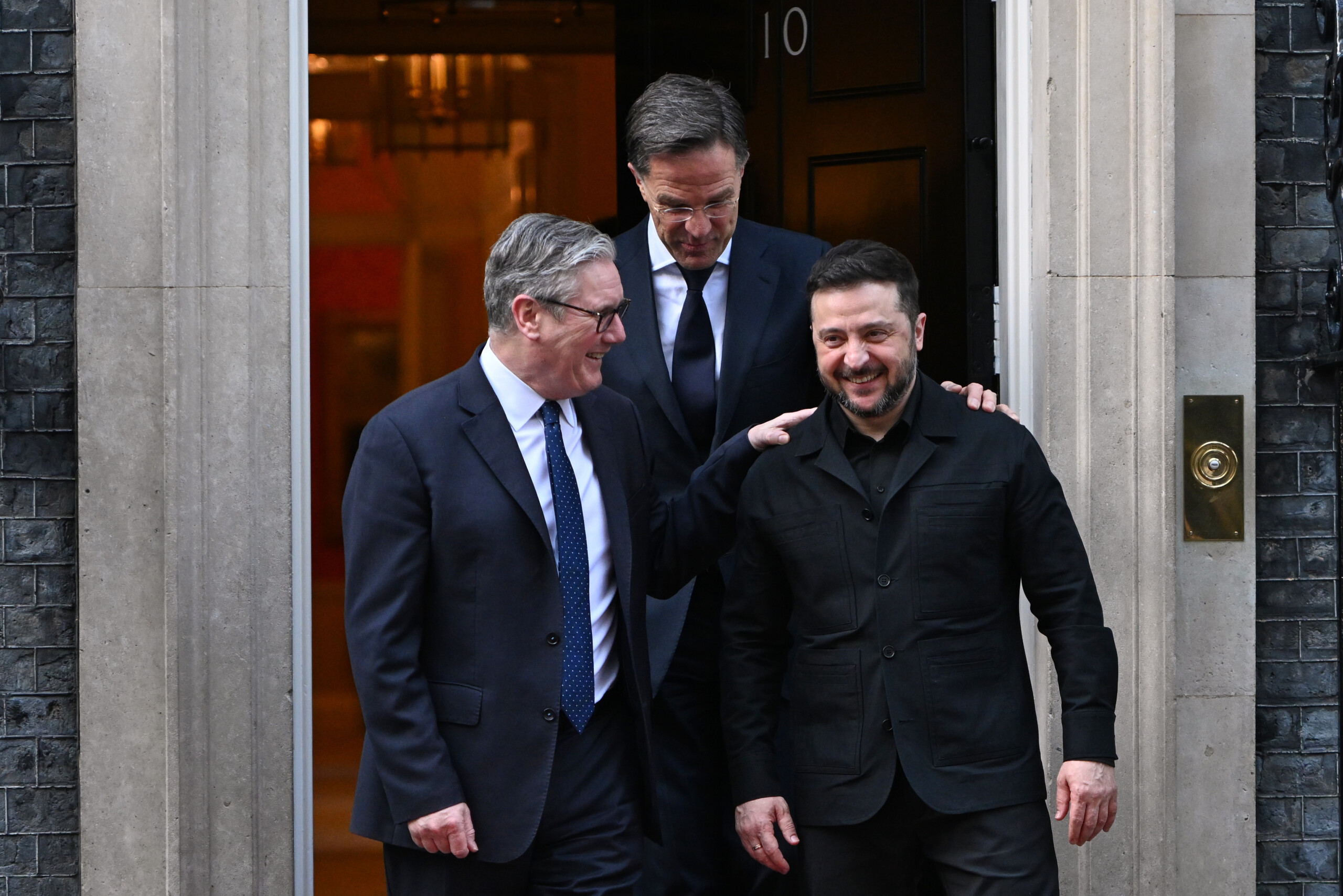 ukraine zelensky merci au royaume uni de ne pas avoir leve les sanctions contre moscou scaled