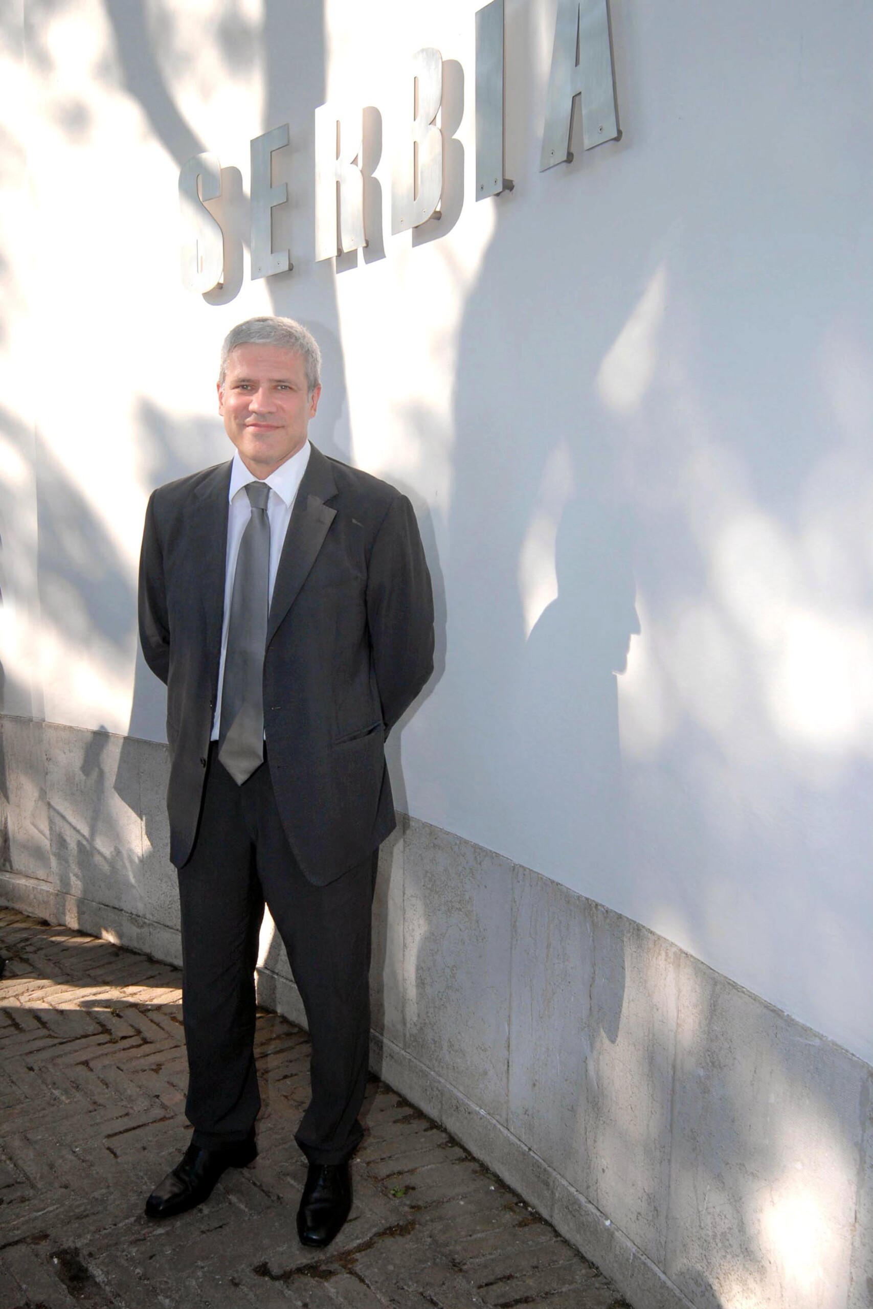 biennale dart incendie a venise le pavillon serbe touche scaled