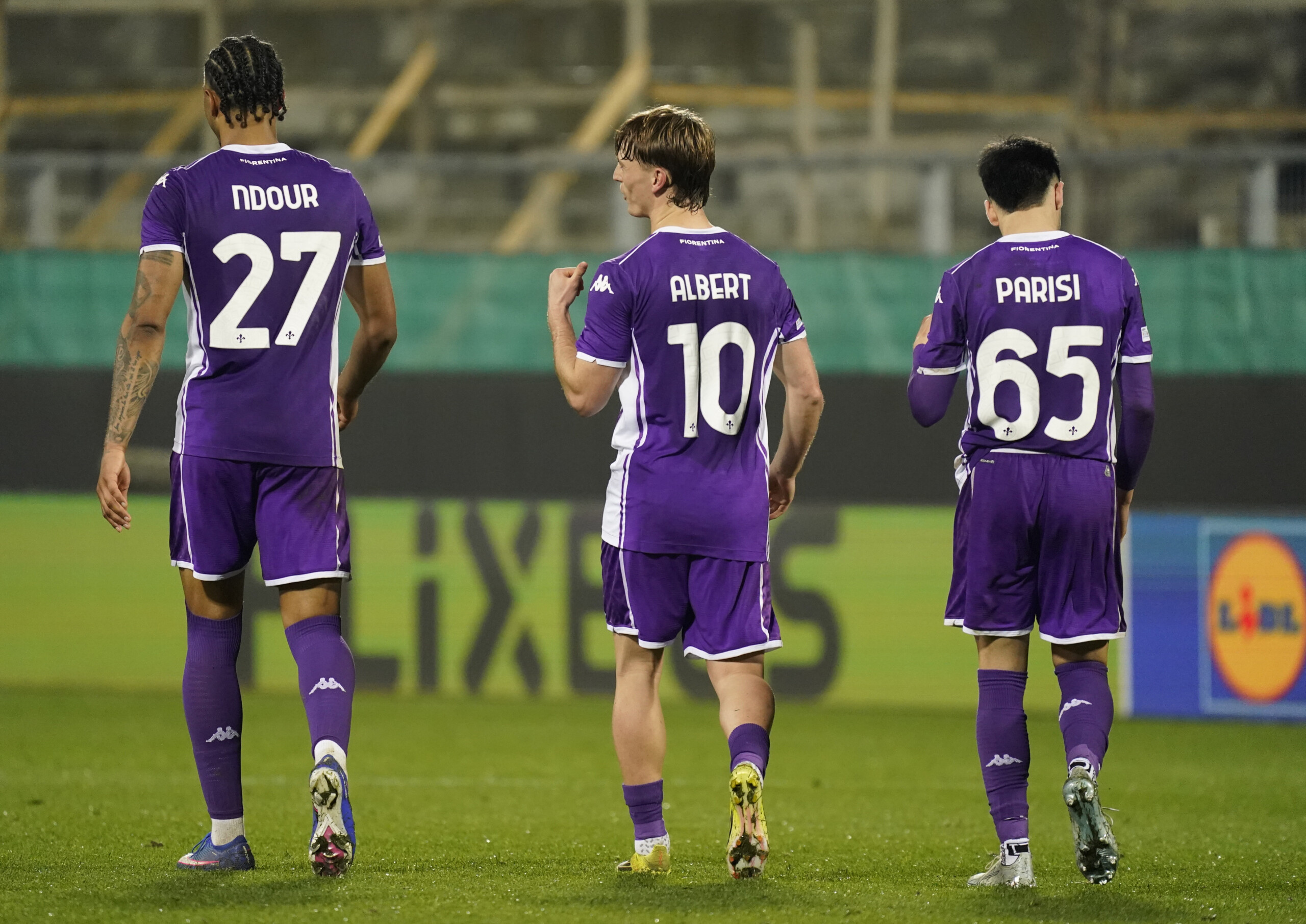 conference league la fiorentina en quarts de finale rakow battu 2 1 scaled