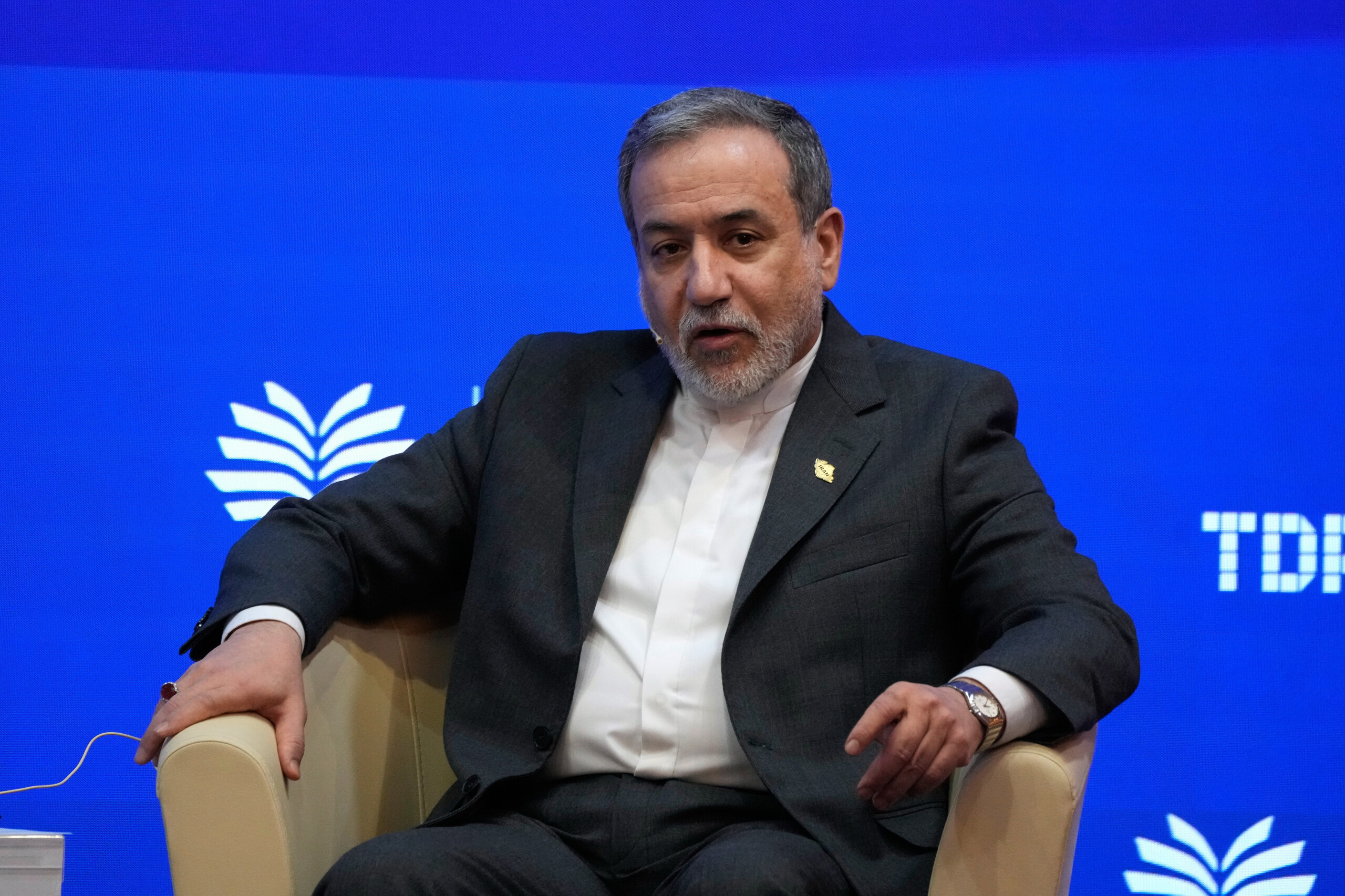 iran araghchi critique macron il ne sinquiete que de notre represailles scaled