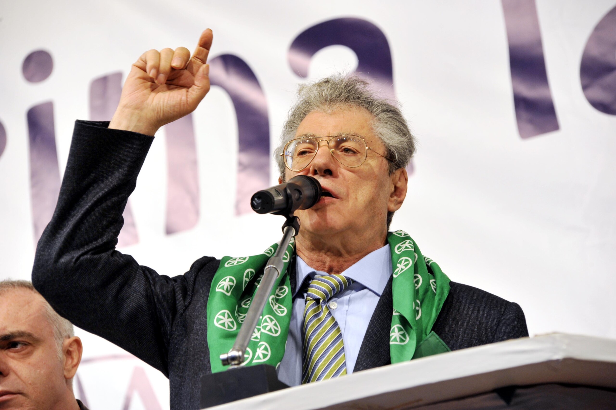 les funerailles dumberto bossi auront lieu dimanche apres midi a pontida scaled