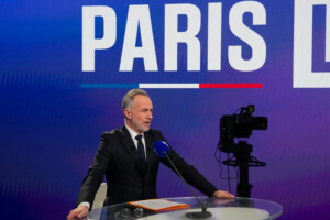 france sondages a la sortie des urnes gregoire largement en tete face a dati a paris