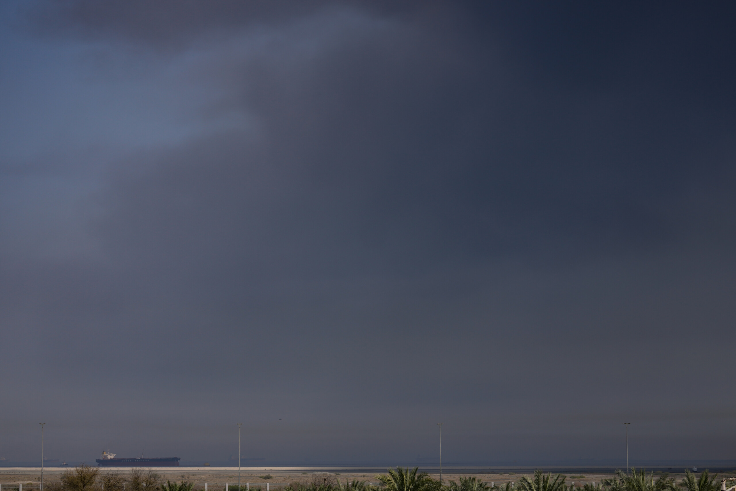 iran emirats arabes unis 4 missiles balistiques et 25 drones interceptes scaled