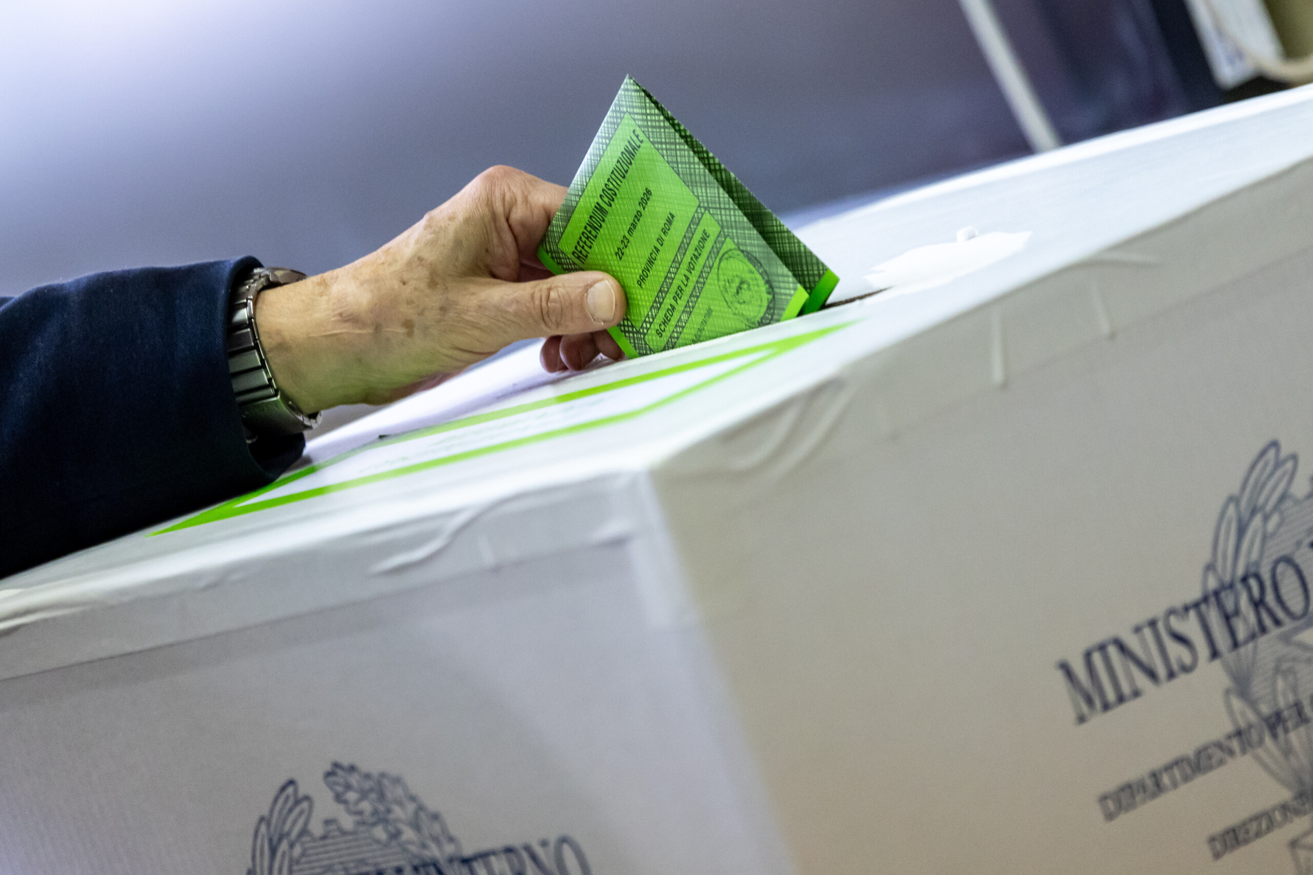 referendum a 19 h le taux de participation depasse les 38 scaled