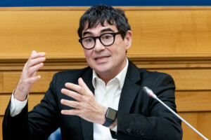 affaire delmastro fratoianni pas une minute de plus au ministere