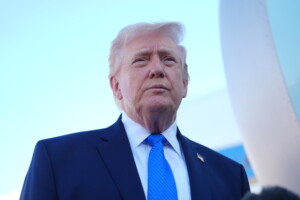 ira trump nous discutons avec un dirigeant respecte pas avec khamenei