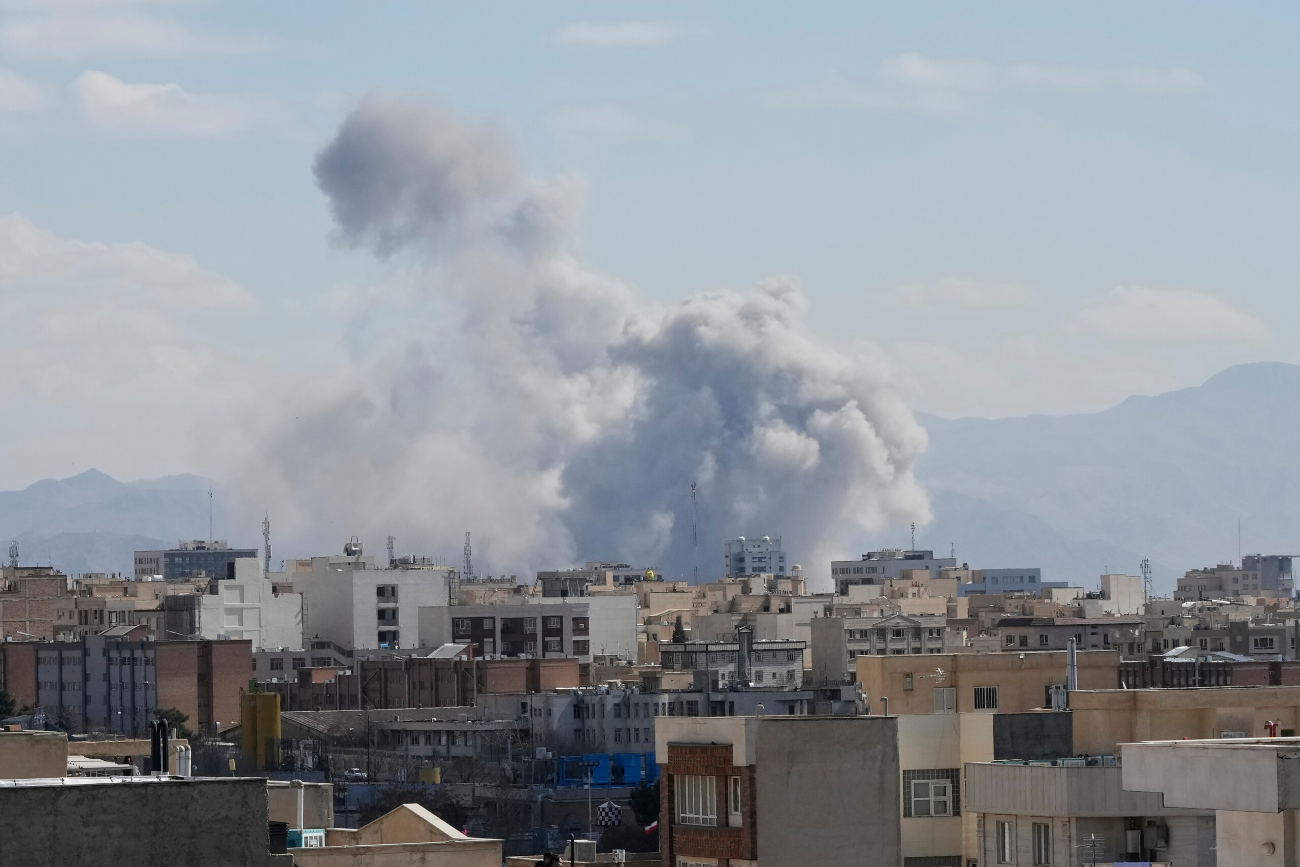 Iran : des explosions ont eu lieu à plusieurs endroits à Téhéran 1 iran des explosions ont eu lieu a plusieurs endroits a teheran scaled