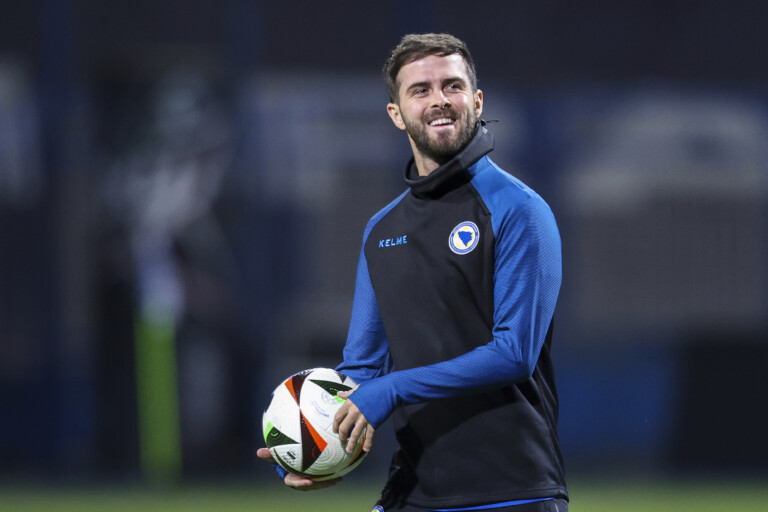 italie pjanic met en garde les azzurri la bosnie peut se qualifier pour la coupe du monde