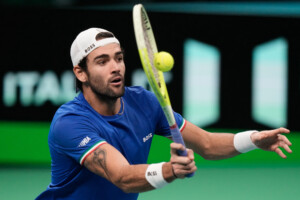 tennis atp miami berrettini sarrete au troisieme tour vacherot simpose en deux sets