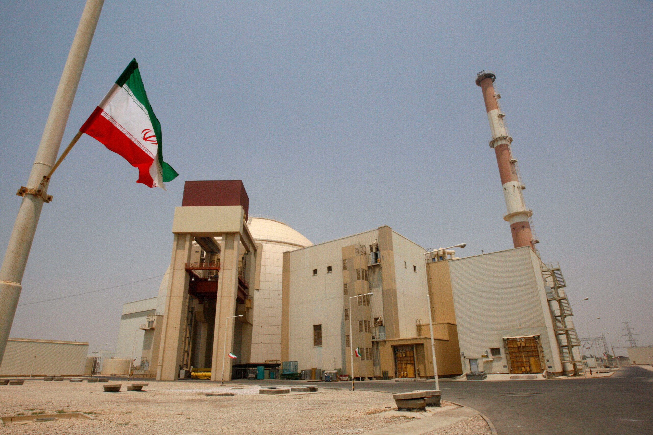 iran medias la centrale nucleaire de bushehr touchee dans une attaque des etatse28091unis et disrael scaled