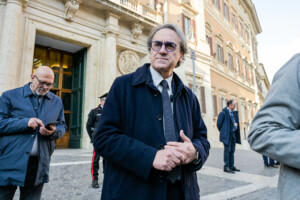 gouvernement bonelli si santanche ne demissionne pas elle est protegee il faut une hygiene politique