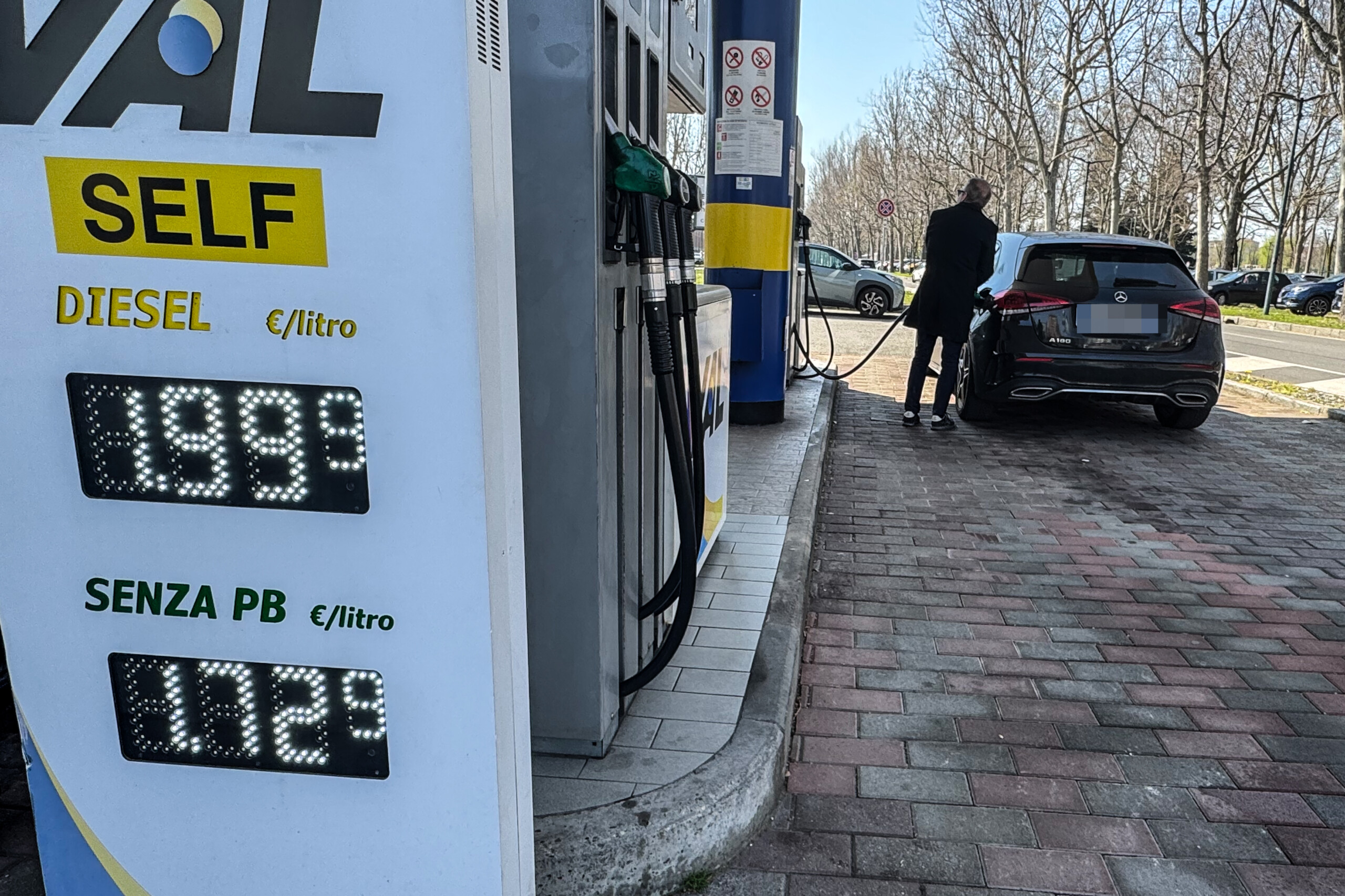 Pétrole : hausse des cours à terme : +1,69 % pour le Brent à 98,9 dollars le baril et +2,1 % pour le WTI à 92,2 dollars 1 petrole hausse des cours a terme 169 pour le brent a 989 dollars le baril et 21 pour le wti a 922 dollars scaled