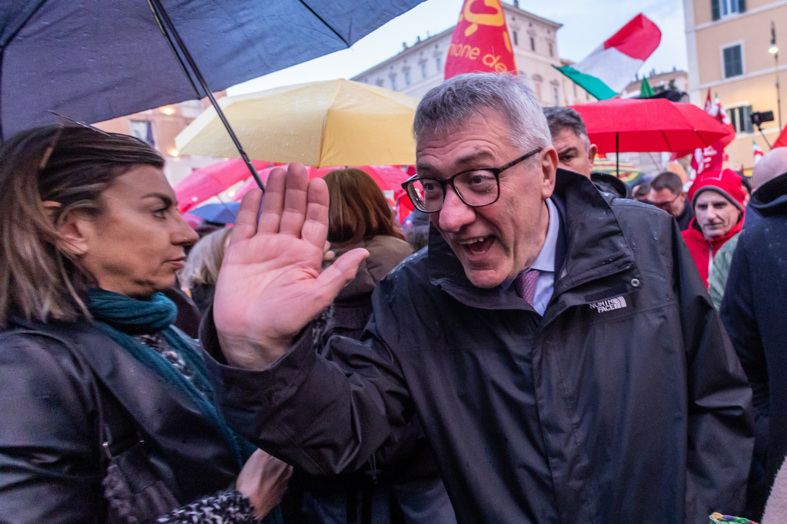 Landini : « Une manifestation pacifique et démocratique, la CGIL s'oppose toujours à la violence » 1 landini une manifestation pacifique et democratique la cgil soppose toujours a la violence scaled