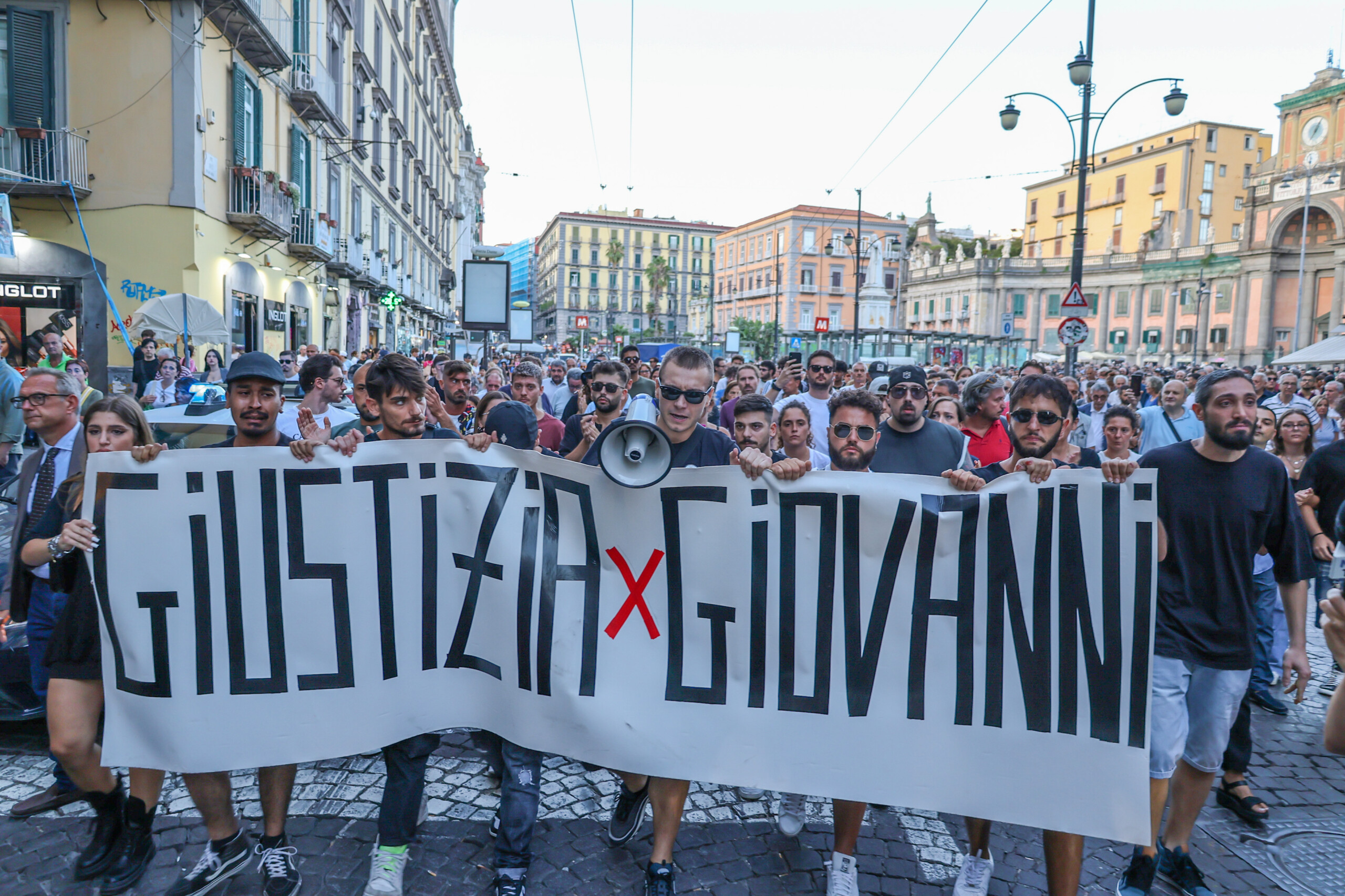 naples coups de feu dans le quartier de rione sanita parmi les personnes interpellees figure le frere de lassassin de giogio cutolo scaled