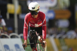 cyclisme semaine coppi et bartali schmid remporte le classement general et la derniere etape