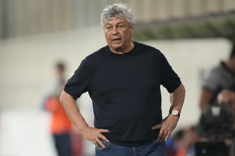 football roumanie le selectionneur lucescu hospitalise il manquera le match contre la slovaquie