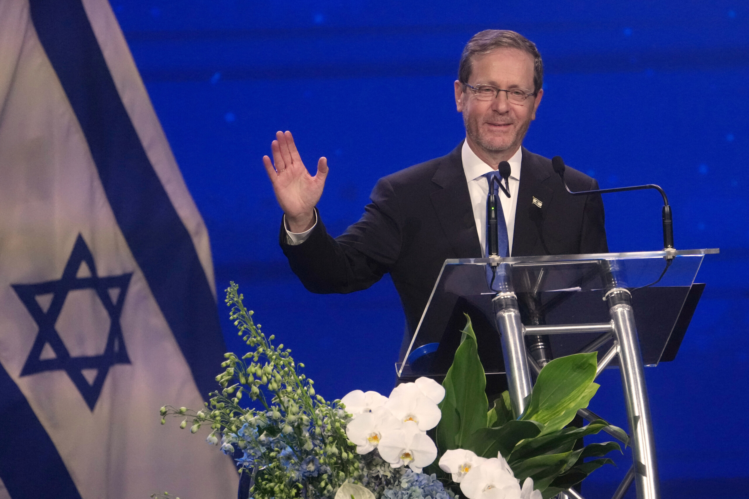 Moyen-Orient : M. Herzog s'entretient avec Mgr Pizzaballa : « Une profonde tristesse face à cet incident regrettable » 1 moyen orient m herzog sentretient avec mgr pizzaballa une profonde tristesse face a cet incident regrettable scaled