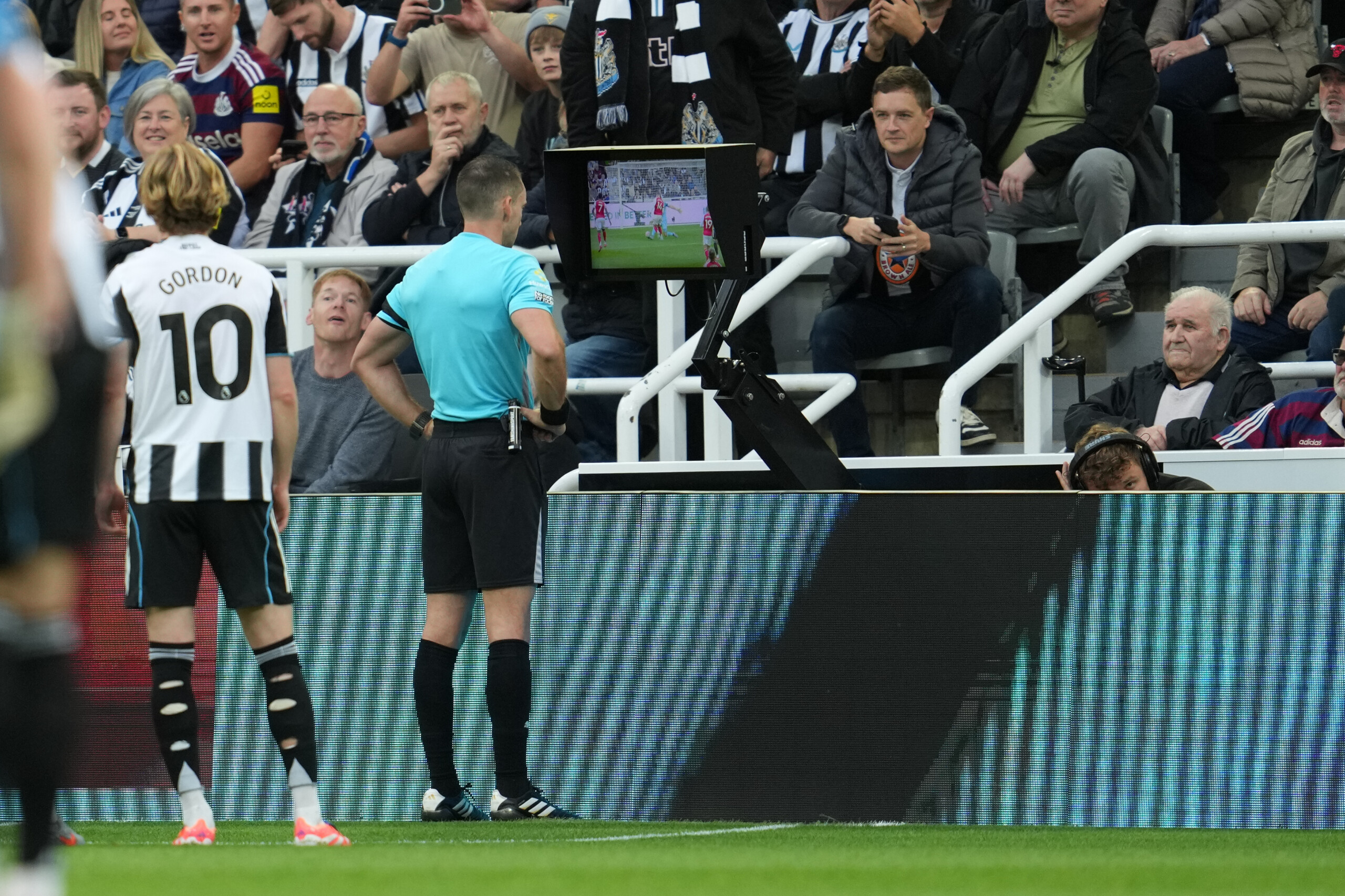 premier league plus de 75 des supporters sopposent au var scaled