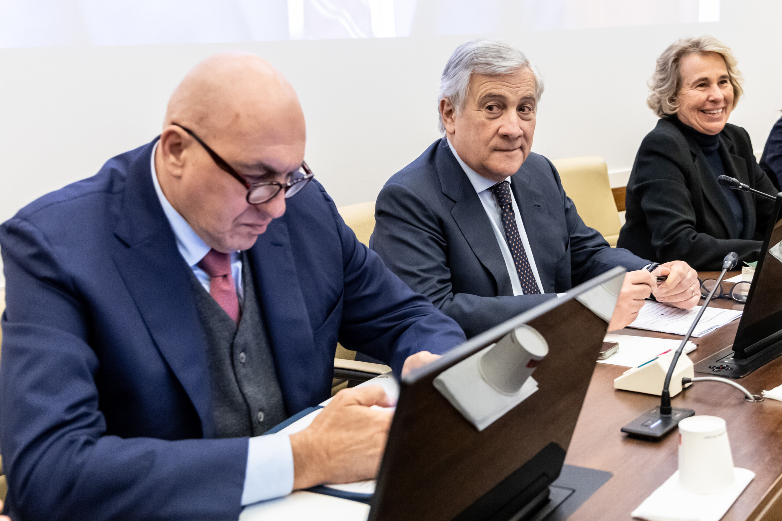 Iran : M. Crosetto s'entretient avec Mme Vautrin : « Une vive inquiétude face aux attaques contre la FINUL » 1 iran m crosetto sentretient avec mme vautrin une vive inquietude face aux attaques contre la finul scaled