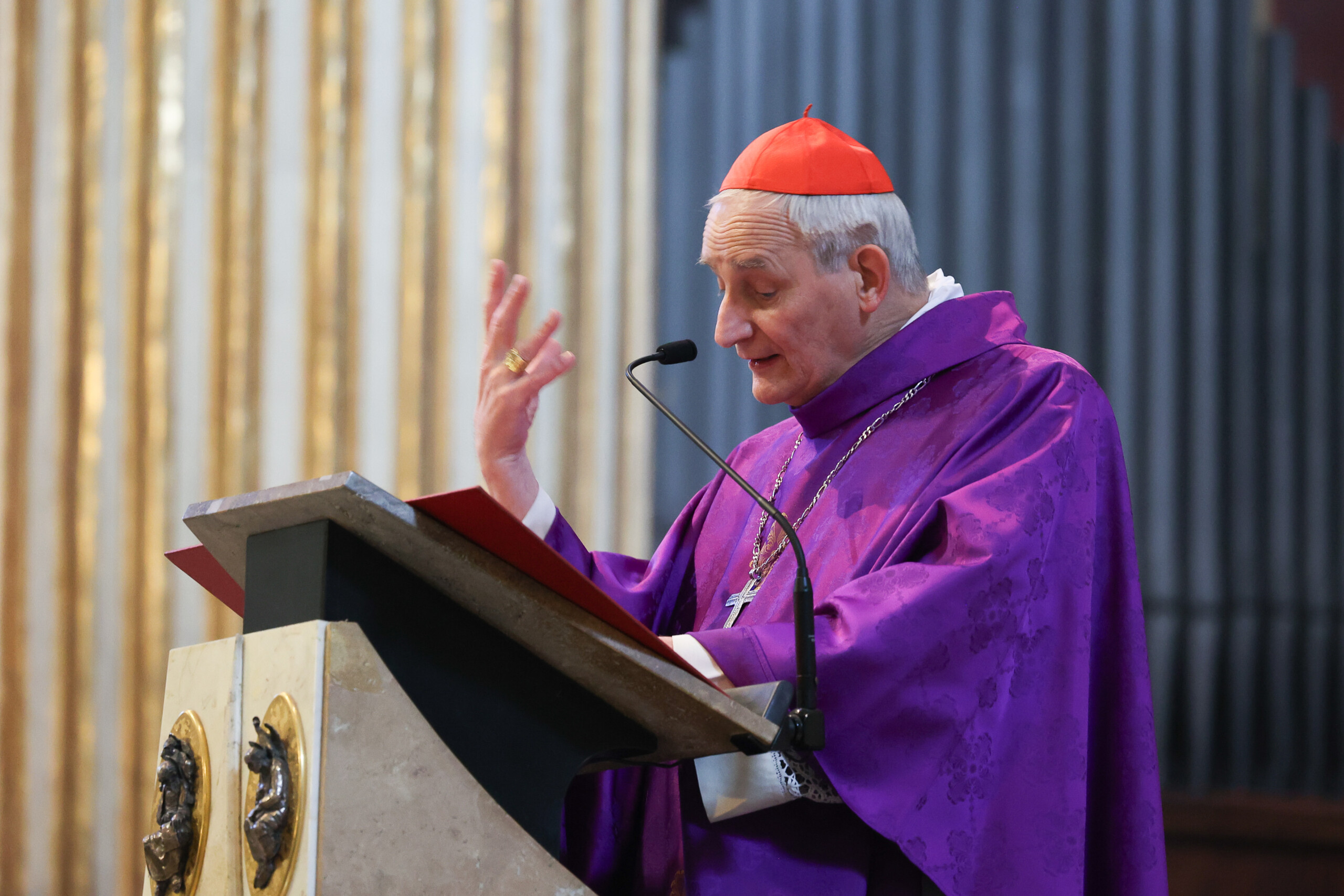 zuppi la cei se joint a la veillee du 11 avril pour la paix scaled