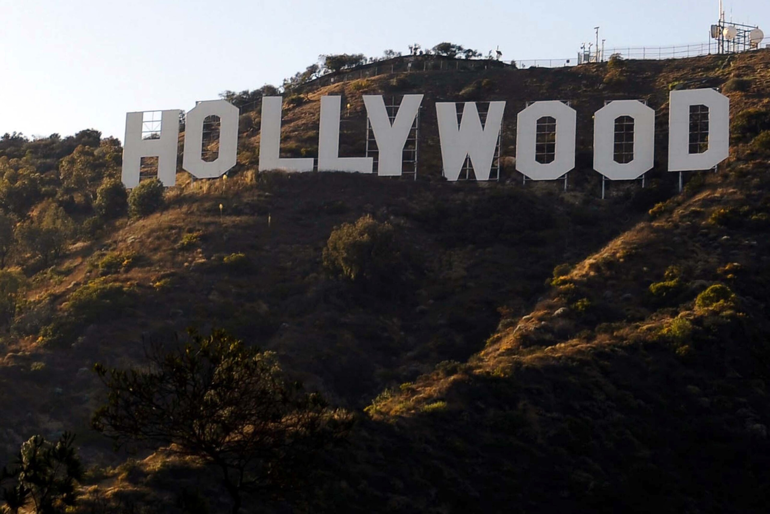 etats unis syndicats de scenaristes et studios hollywoodiens parviennent a un accord provisoire scaled