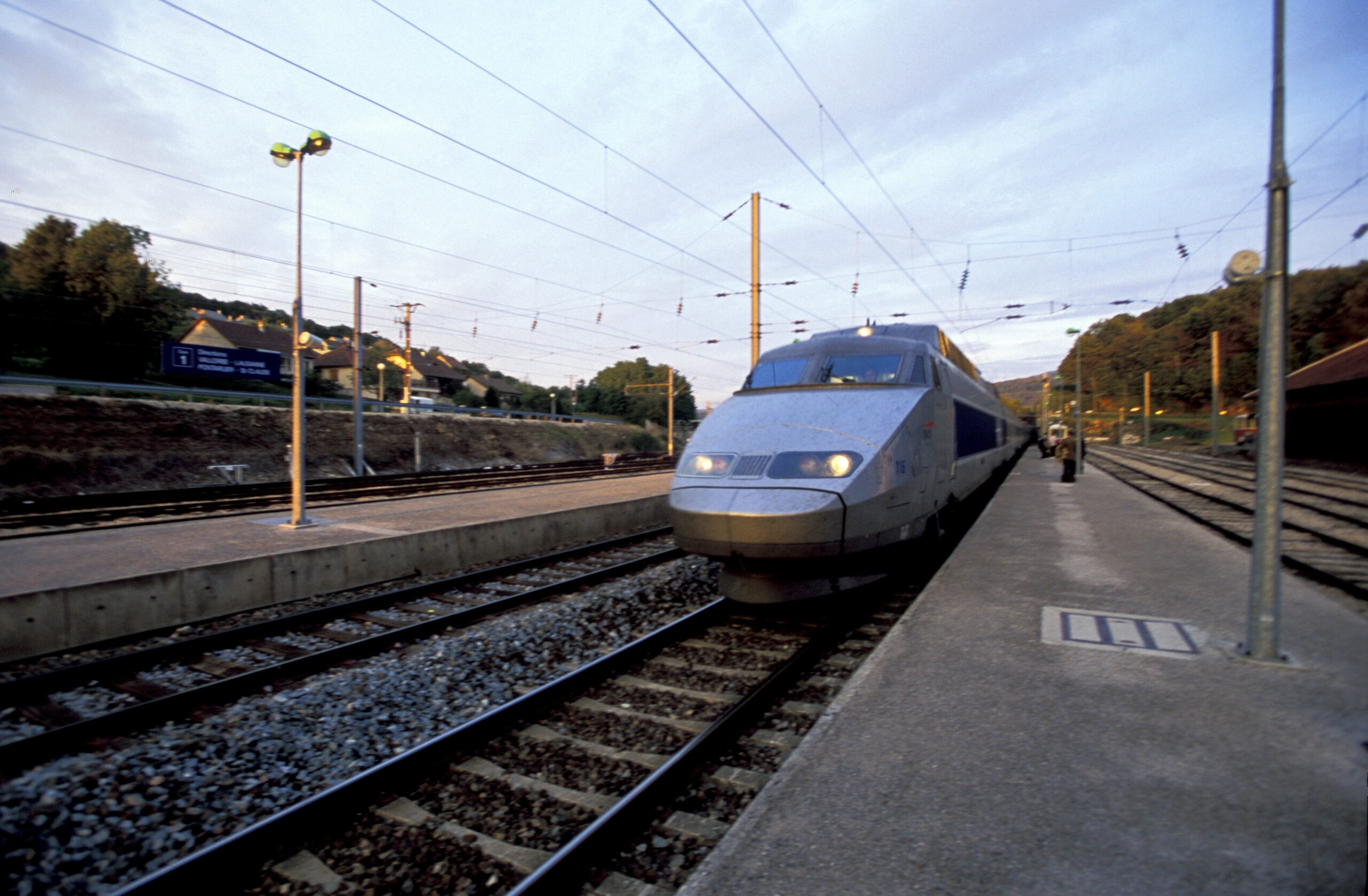 france collision entre un tgv et un camion a un passage a niveau le conducteur du tgv a perdu la vie scaled