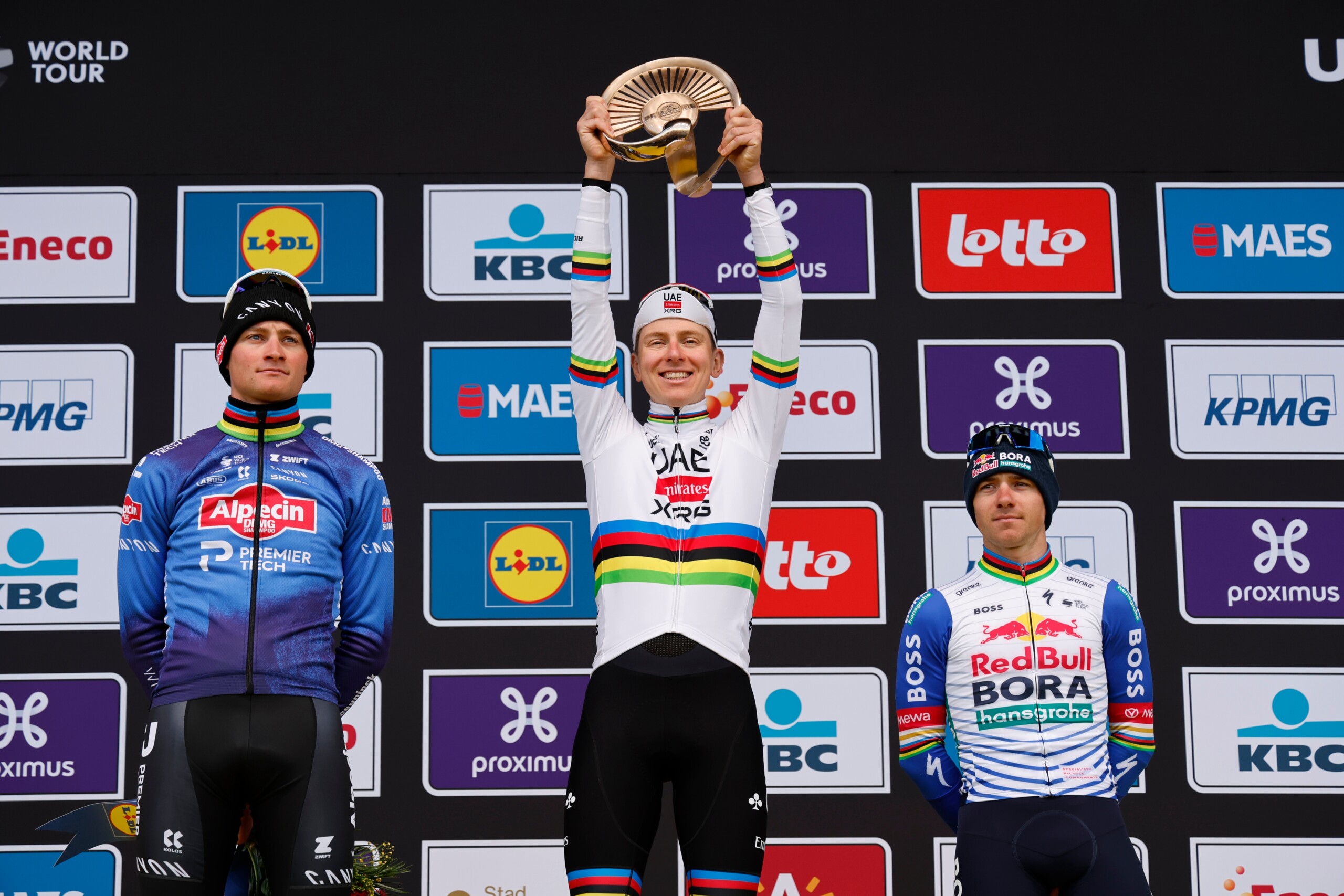 Cyclisme, des coureurs franchissent des feux rouges lors du Tour des Flandres : Pogacar également visé par une enquête 1 cyclisme des coureurs franchissent des feux rouges lors du tour des flandres pogacar egalement vise par une enquete scaled