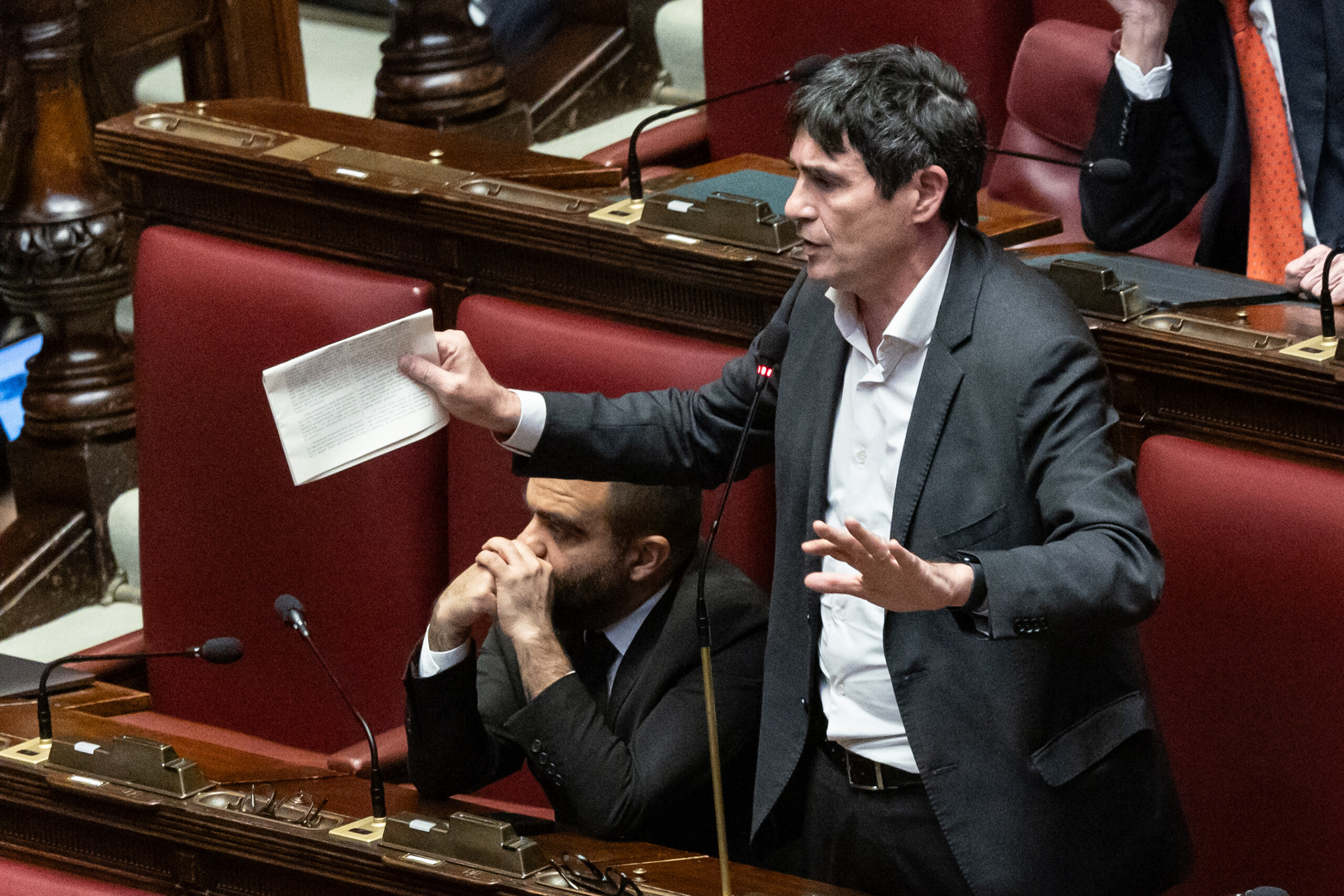 Fratoianni : « Netanyahu est un criminel de guerre, les ministres italiens frôlent le ridicule » 1 fratoianni netanyahu est un criminel de guerre les ministres italiens frolent le ridicule scaled