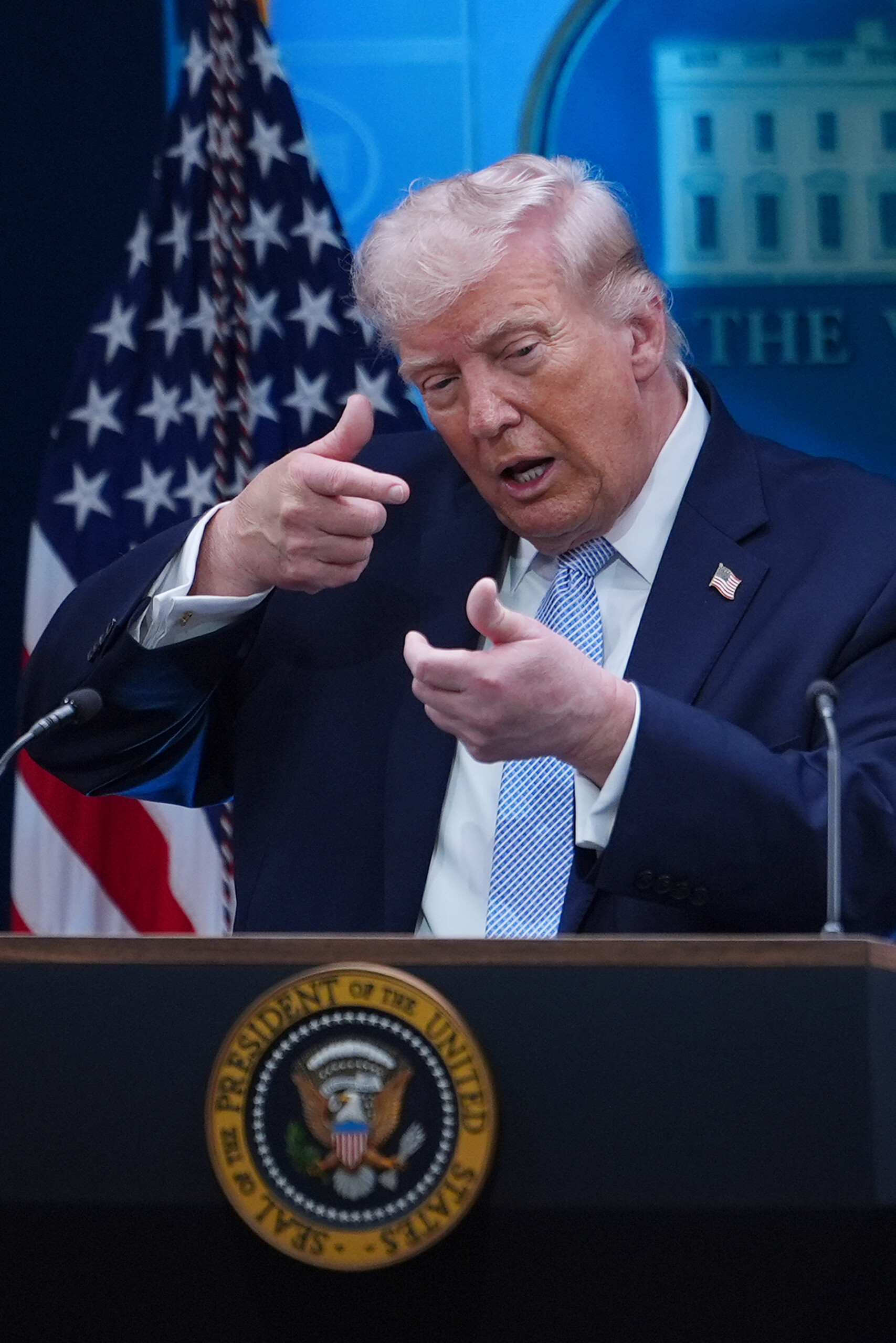 trump des droits de douane de 50 pour ceux qui vendent des armes a teheran scaled