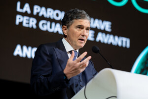 enquete sur le piratage informatique mise en accusation demandee pour pazzali 81 autres personnes mises en examen pour constitution de dossiers