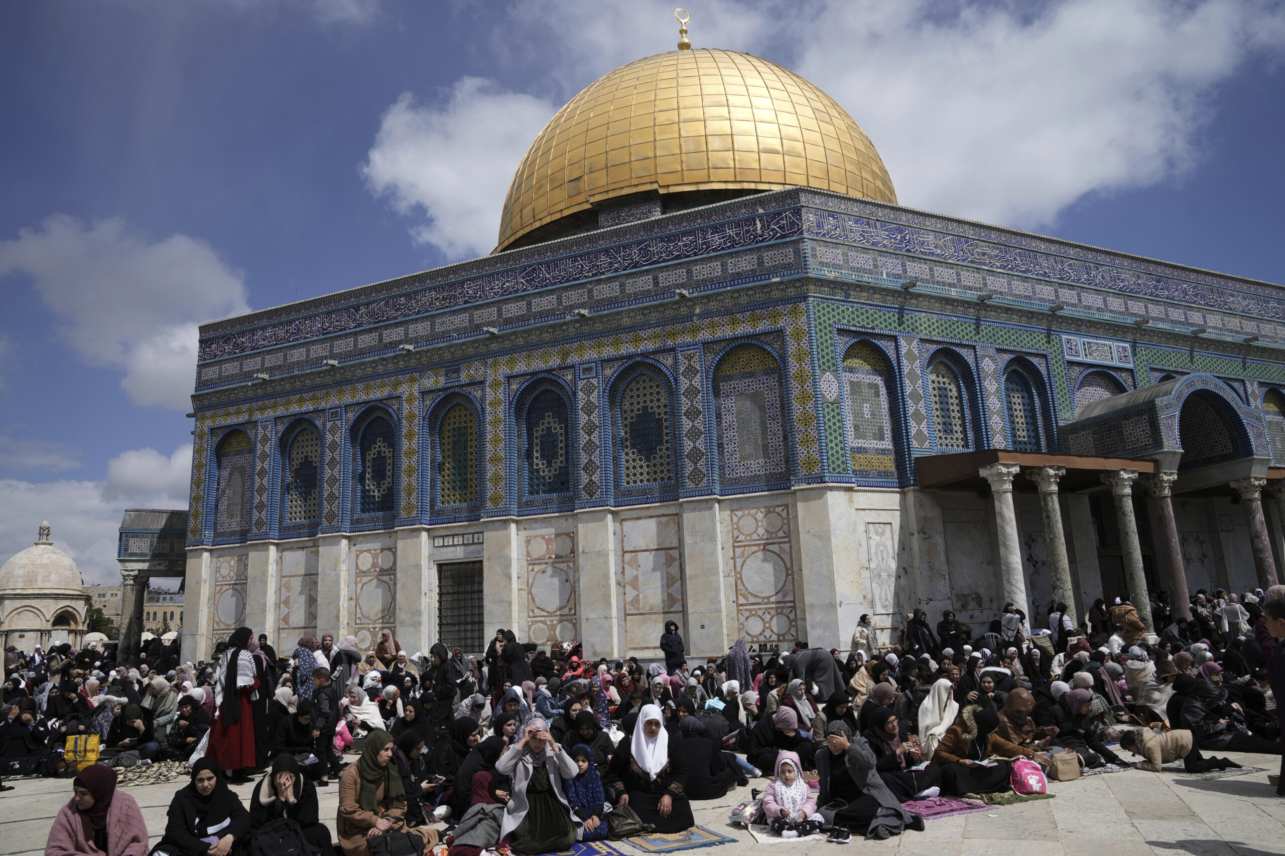 moyen orient la mosquee al aqsa rouvre ses portes apres 40 jours scaled