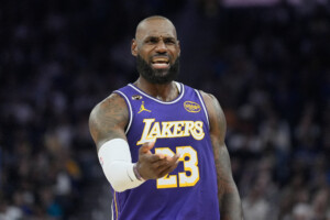 basket nba un james en grande forme ecrase golden state miami sincline sans fontecchio