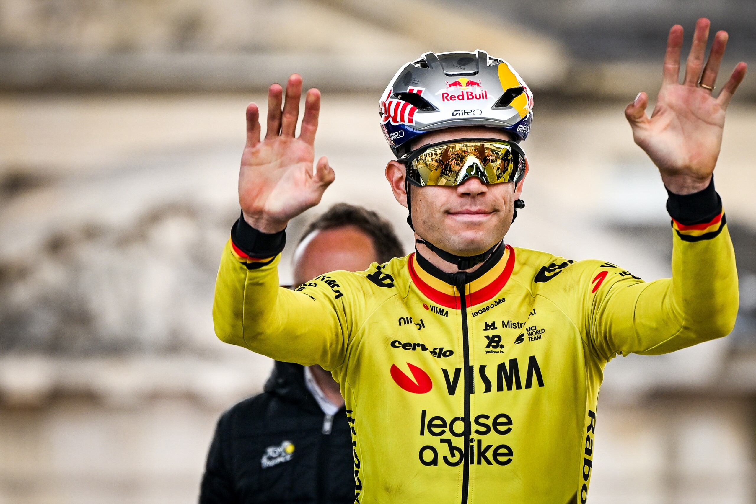 cyclisme van aert remporte paris roubaix pogacar devance scaled