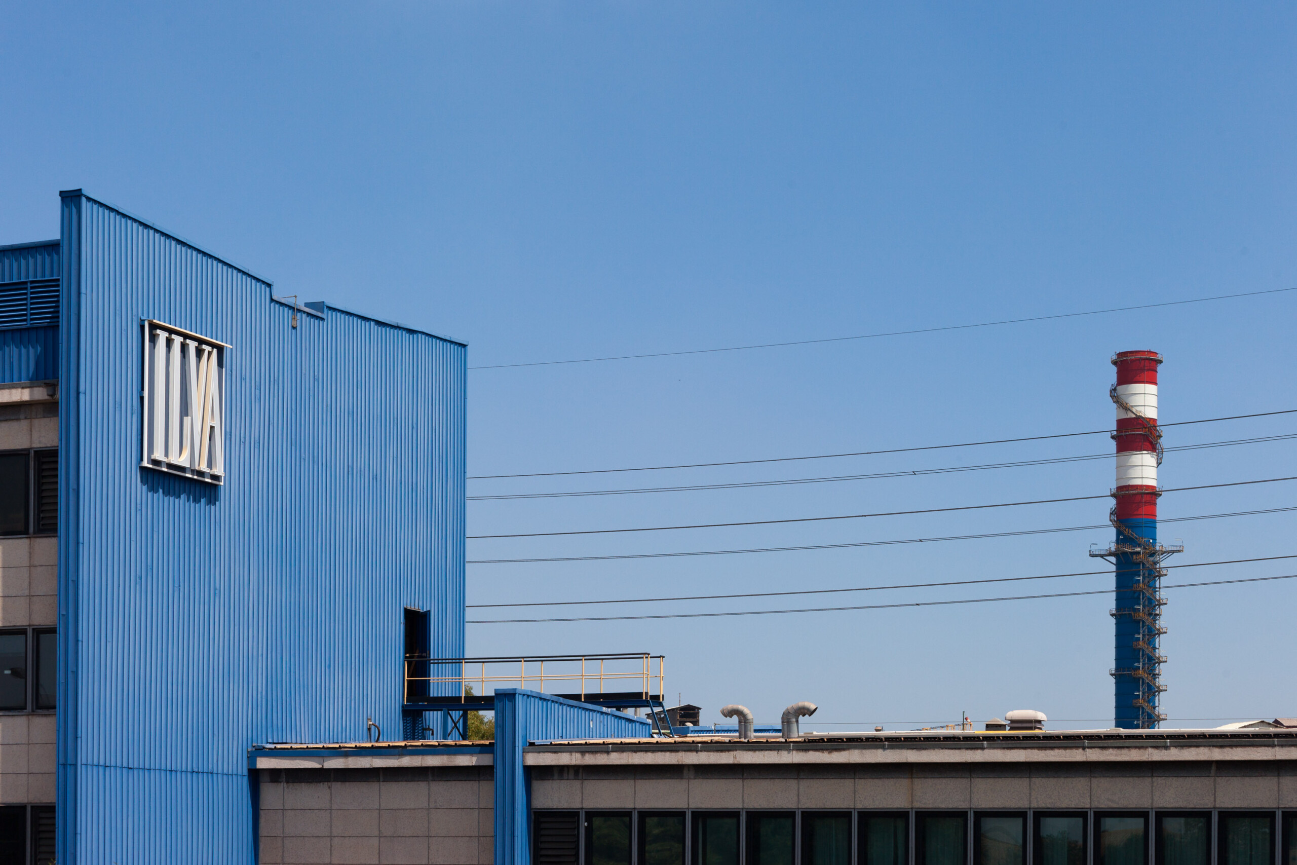 ancienne usine ilva le maire de tarente ordonne larret de la centrale risque darret de la zone a chaud scaled