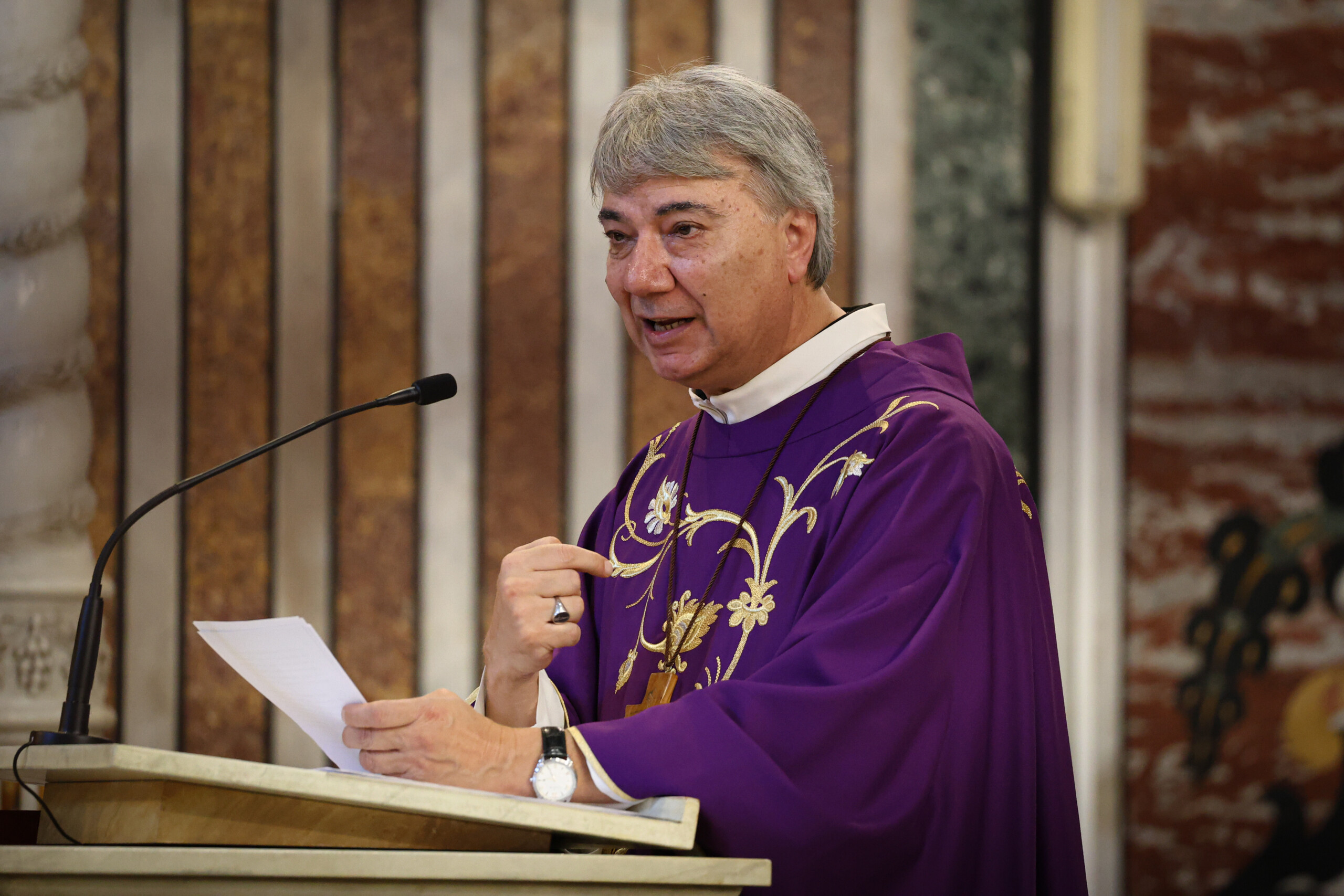 Naples, le cardinal Battaglia : « Trop de funérailles de jeunes depuis que je suis ici » 1 naples le cardinal battaglia trop de funerailles de jeunes depuis que je suis ici scaled