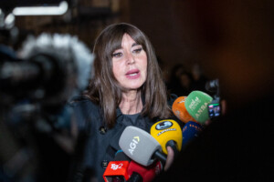 bernini je tiens a exprimer toute ma solidarite a marina berlusconi ce nest pas du journalisme