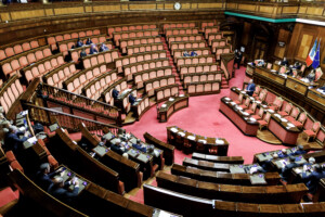 deliberation sur le pnrr le senat lui accorde sa confiance par 101 voix pour la loi est adoptee