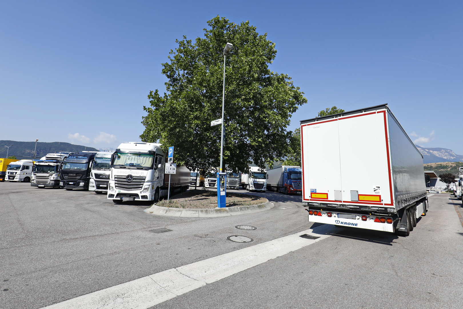 carburants trasportounito annonce cinq jours de greve des camions a partir de lundi