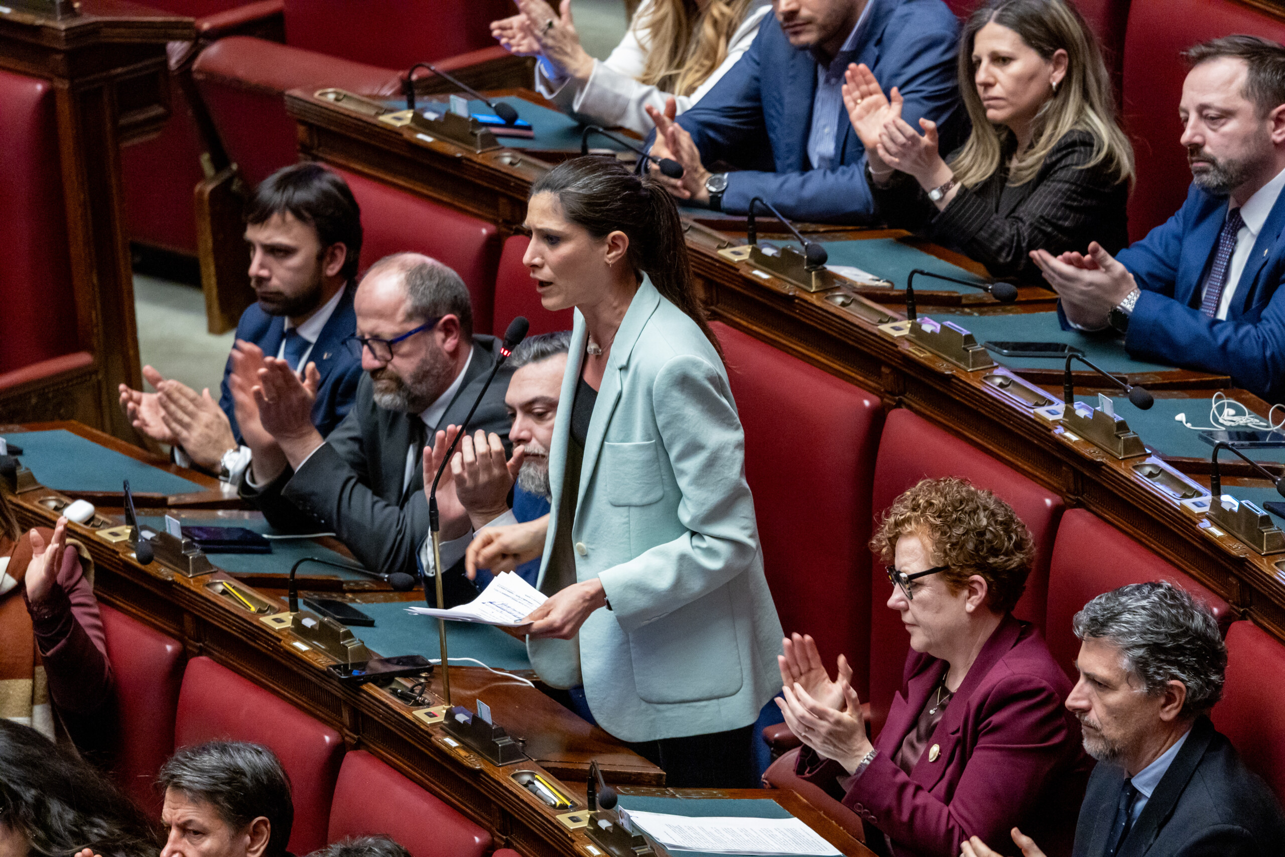 milan appendino m5s a matone nous parmi les drapeaux de la paix vous dans les places vides scaled