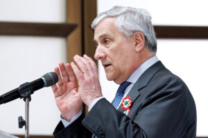 iran tajani jai reaffirme a araghchi limportance du dialogue et de la reouverture du detroit dormuz