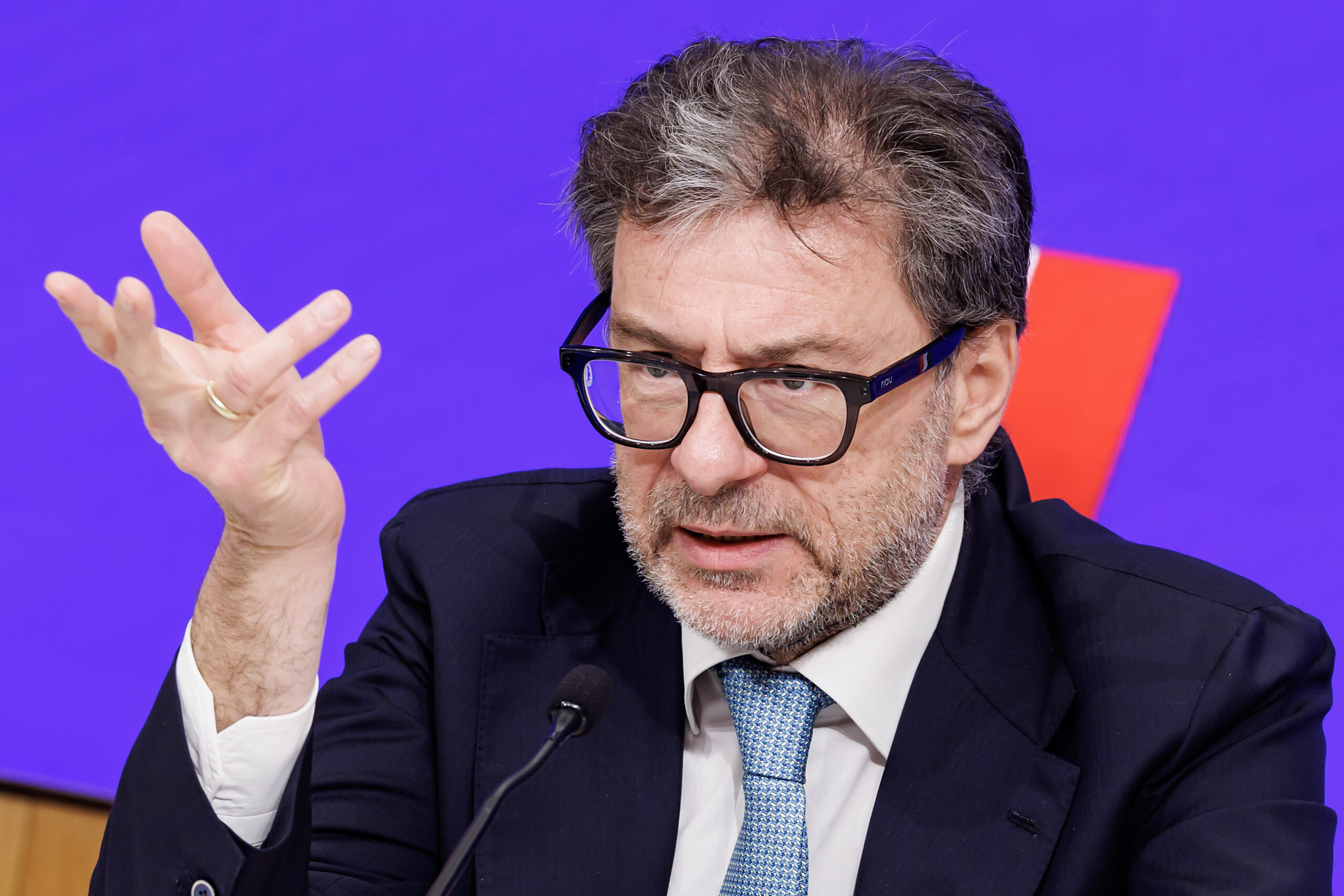 dfp giorgetti le ratio deficit pib sera ramene sous la barre des 3 dici la fin de lannee scaled