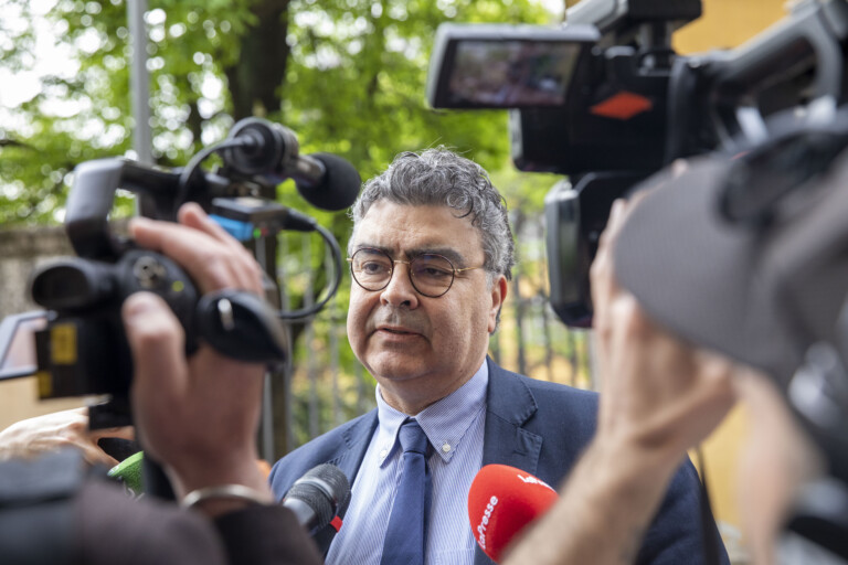 25 avril fiano jai discute avec piantedosi et pisani au commissariat