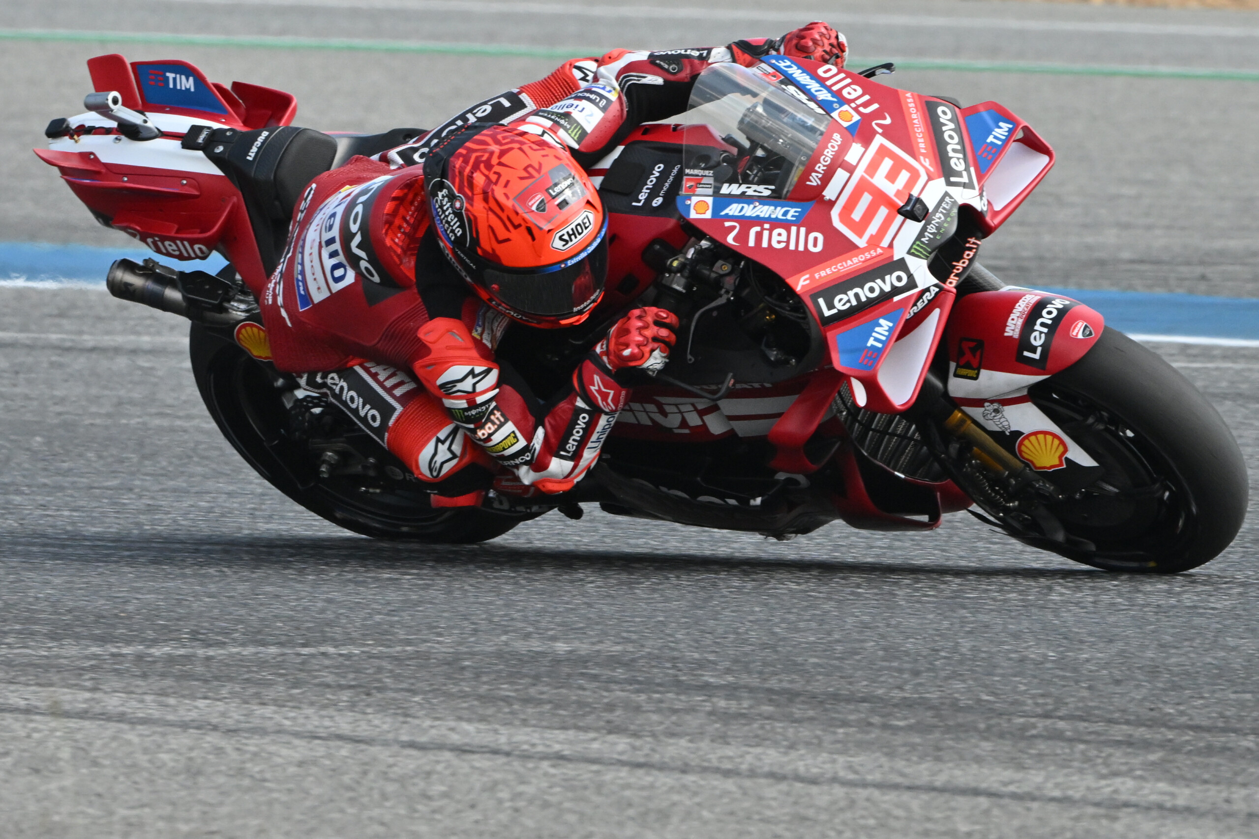 motogp marc marquez remporte le sprint en espagne sous la pluie bagnaia 2e scaled