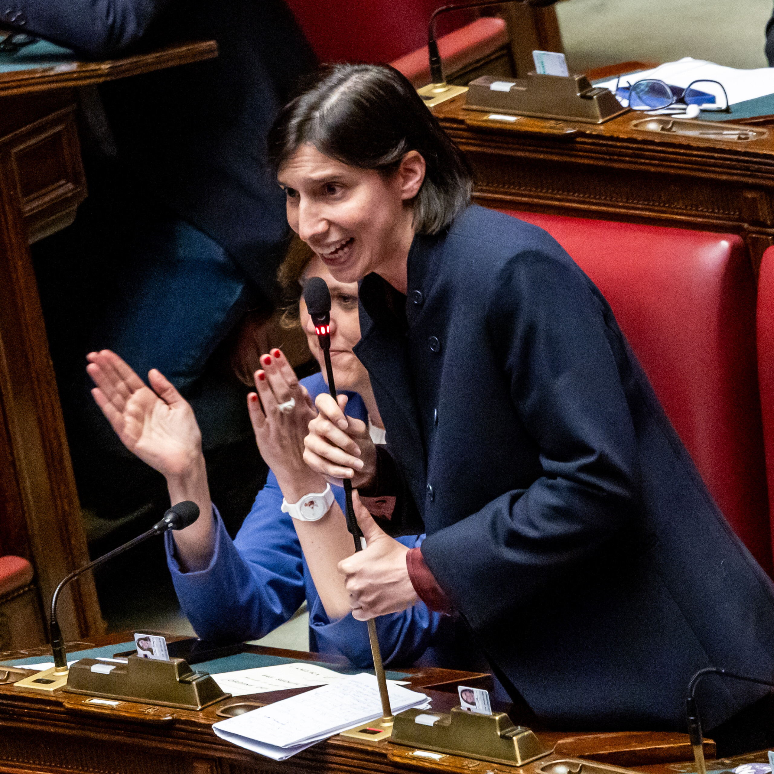 usa schlein dans le rapport avec trump je ne vois pas de changement de la part de meloni scaled